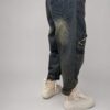 spodnie jeansowe STAR Denim z aplikacjami luźne spodnie jeansowe z gumką w pasie spodnie denim z gwiazdkami i przetarciami damskie spodnie jeansowe z dekoracyjną nogawką spodnie jeansowe z dekatyzowanym wykończeniem modne spodnie denim z nadrukiem na nogawce spodnie jeansowe o swobodnym fasonie spodnie STAR Denim Butik Madzia Fashion