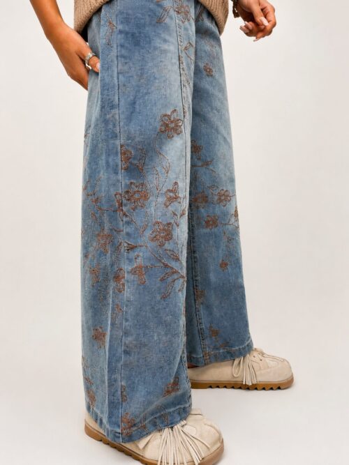 jeansy szwedy z haftem mokka czekolada designerskie jeansy damskie z haftem szerokie jeansy szwedy z przecieraniem jeansy damskie z haftem i szeroką nogawką przecierane jeansy premium damskie jeansy szwedy mokka czekolada spodnie jeansowe damskie z haftem modne szerokie jeansy z haftem