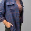 koszula DUO denim cynamon koszula w kratę denim z cynamonem damska koszula oversize z kieszeniami koszula z kontrastowym wykończeniem rękawów luźna koszula damska denim cynamon koszula damska z dużymi kieszeniami koszula DUO z podwijanym rękawem modna koszula damska na co dzień