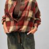 koszula na napy Short oversize koszula damska na napy w jesiennej kolorystyce koszula Short z troczkiem na dole koszula oversize mokka latte czekolada jesienna czerwień krótka koszula na napy z efektem bombki koszula damska z bawełną i akrylem koszula Short do jesiennych stylizacji koszula na napy Butik Madzia Fashion