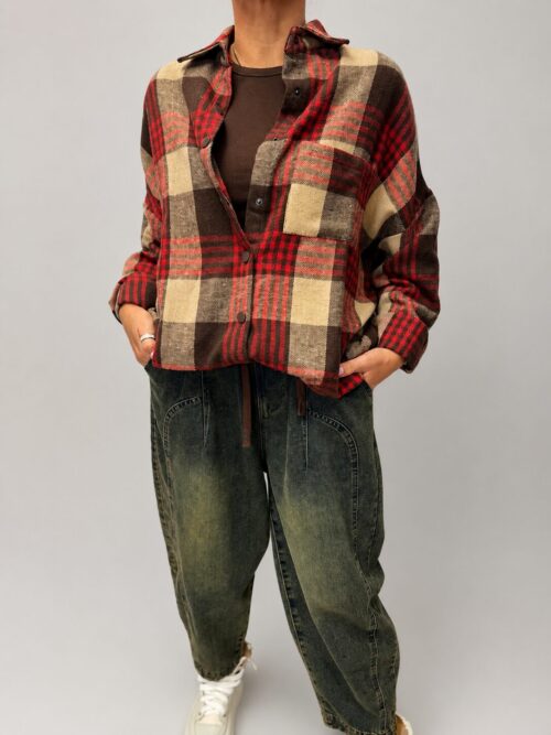koszula na napy Short oversize koszula damska na napy w jesiennej kolorystyce koszula Short z troczkiem na dole koszula oversize mokka latte czekolada jesienna czerwień krótka koszula na napy z efektem bombki koszula damska z bawełną i akrylem koszula Short do jesiennych stylizacji koszula na napy Butik Madzia Fashion
