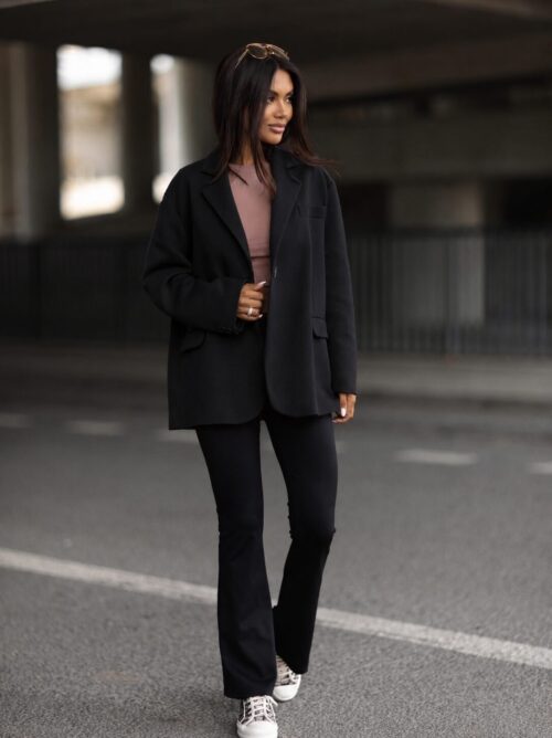 marynarka ME GUSTA jednorzędowa elegancka marynarka damska ME GUSTA marynarka damska oversize z klapami jednorzędowa marynarka damska z kieszeniami stylowa marynarka damska do codziennych stylizacji marynarka ME GUSTA rozmiar uniwersalny klasyczna marynarka damska z patkami