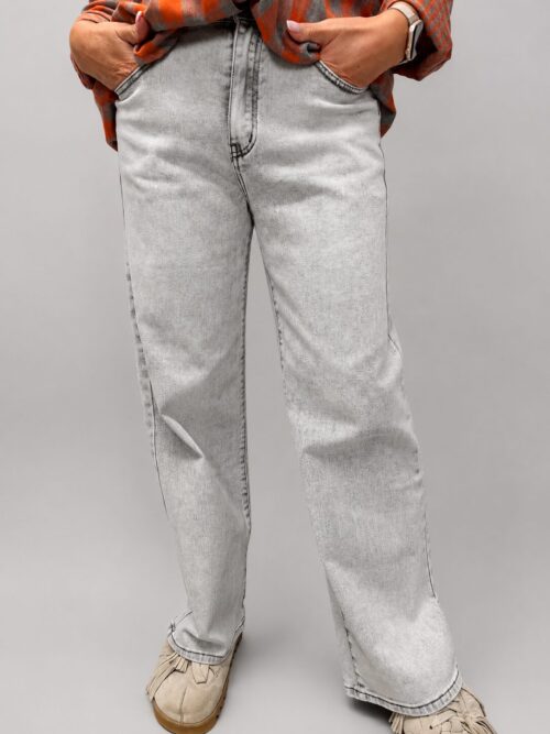 spodnie jeansowe wide leg jasny denim jasne spodnie jeansowe z szeroką nogawką spodnie damskie wide leg jeans rozbielone jeansy damskie wide leg spodnie jeansowe damskie jasny szary denim szerokie spodnie jeansowe damskie modne spodnie jeansowe wide leg jasne jeansy damskie z wysokim stanem