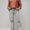 spodnie jeansowe wide leg jasny denim jasne spodnie jeansowe z szeroką nogawką spodnie damskie wide leg jeans rozbielone jeansy damskie wide leg spodnie jeansowe damskie jasny szary denim szerokie spodnie jeansowe damskie modne spodnie jeansowe wide leg jasne jeansy damskie z wysokim stanem