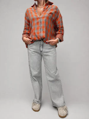 spodnie jeansowe wide leg jasny denim jasne spodnie jeansowe z szeroką nogawką spodnie damskie wide leg jeans rozbielone jeansy damskie wide leg spodnie jeansowe damskie jasny szary denim szerokie spodnie jeansowe damskie modne spodnie jeansowe wide leg jasne jeansy damskie z wysokim stanem