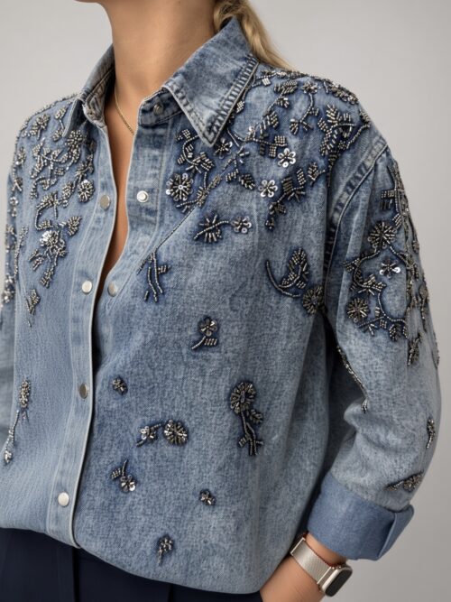 koszula jeansowa biżuteryjna koszula jeansowa ze srebrnymi napami koszula denim z biżuteryjnym zdobieniem jeansowa koszula damska z dekatyzacją koszula jeansowa do noszenia jako katanka koszula jeansowa z szytymi zdobieniami biżuteryjna koszula denim damska koszula jeansowa rozmiar uniwersalny