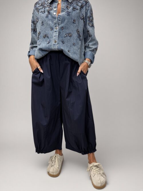 koszula jeansowa biżuteryjna koszula jeansowa ze srebrnymi napami koszula denim z biżuteryjnym zdobieniem jeansowa koszula damska z dekatyzacją koszula jeansowa do noszenia jako katanka koszula jeansowa z szytymi zdobieniami biżuteryjna koszula denim damska koszula jeansowa rozmiar uniwersalny