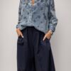 koszula jeansowa biżuteryjna koszula jeansowa ze srebrnymi napami koszula denim z biżuteryjnym zdobieniem jeansowa koszula damska z dekatyzacją koszula jeansowa do noszenia jako katanka koszula jeansowa z szytymi zdobieniami biżuteryjna koszula denim damska koszula jeansowa rozmiar uniwersalny