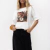 T-shirt BOCCA Gerberki z kwiatową aplikacją T-shirt damski BOCCA z gerberkami luźny T-shirt BOCCA rozmiar uniwersalny T-shirt damski z nadrukiem kwiatowym T-shirt BOCCA polska produkcja biały T-shirt BOCCA Gerberki czekoladowy T-shirt BOCCA Gerberki cynamonowy T-shirt BOCCA z gerberkami