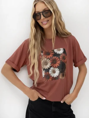 T-shirt BOCCA Gerberki z kwiatową aplikacją T-shirt damski BOCCA z gerberkami luźny T-shirt BOCCA rozmiar uniwersalny T-shirt damski z nadrukiem kwiatowym T-shirt BOCCA polska produkcja biały T-shirt BOCCA Gerberki czekoladowy T-shirt BOCCA Gerberki cynamonowy T-shirt BOCCA z gerberkami