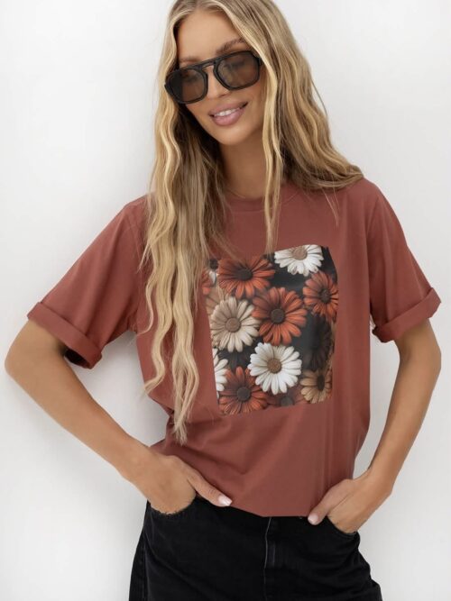 T-shirt BOCCA Gerberki z kwiatową aplikacją T-shirt damski BOCCA z gerberkami luźny T-shirt BOCCA rozmiar uniwersalny T-shirt damski z nadrukiem kwiatowym T-shirt BOCCA polska produkcja biały T-shirt BOCCA Gerberki czekoladowy T-shirt BOCCA Gerberki cynamonowy T-shirt BOCCA z gerberkami