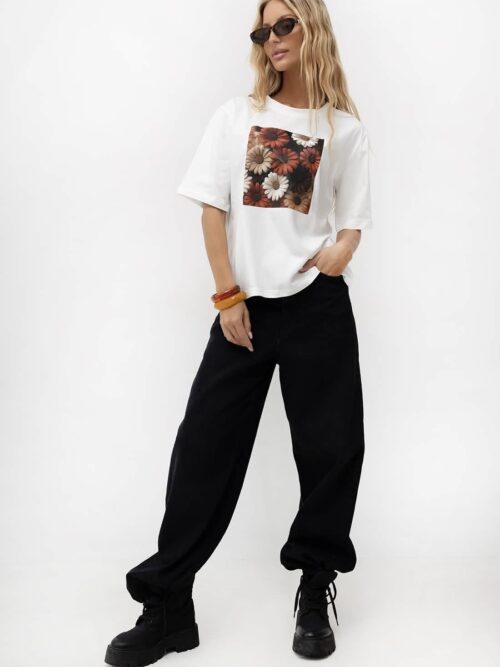 T-shirt BOCCA Gerberki z kwiatową aplikacją T-shirt damski BOCCA z gerberkami luźny T-shirt BOCCA rozmiar uniwersalny T-shirt damski z nadrukiem kwiatowym T-shirt BOCCA polska produkcja biały T-shirt BOCCA Gerberki czekoladowy T-shirt BOCCA Gerberki cynamonowy T-shirt BOCCA z gerberkami