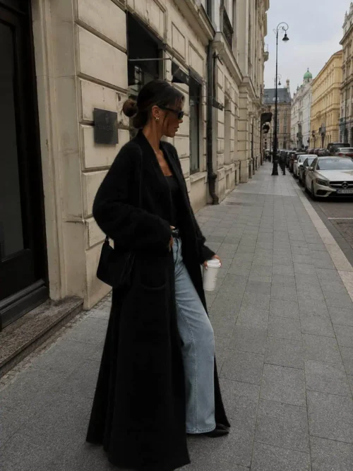 kardigan płaszcz NORAL BYME czarny długi czarny kardigan płaszcz BYME kardigan płaszcz NORAL śmietankowy ecru długi kardigan damski z kieszeniami elegancki kardigan płaszcz polski producent miękki kardigan płaszcz BYME kardigan płaszcz w stylu quiet luxury długi kardigan damski rozmiar uniwersalny
