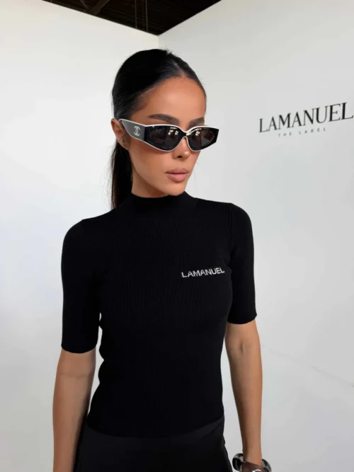 Top LAMANUEL COZY czarny prążkowany z krótkim rękawem