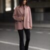 marynarka ME GUSTA jednorzędowa elegancka marynarka damska ME GUSTA marynarka damska oversize z klapami jednorzędowa marynarka damska z kieszeniami stylowa marynarka damska do codziennych stylizacji marynarka ME GUSTA rozmiar uniwersalny klasyczna marynarka damska z patkami