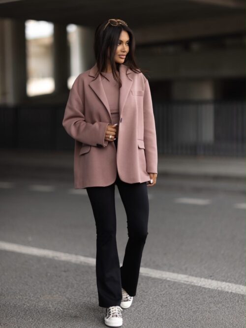 marynarka ME GUSTA jednorzędowa elegancka marynarka damska ME GUSTA marynarka damska oversize z klapami jednorzędowa marynarka damska z kieszeniami stylowa marynarka damska do codziennych stylizacji marynarka ME GUSTA rozmiar uniwersalny klasyczna marynarka damska z patkami