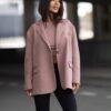 marynarka ME GUSTA jednorzędowa elegancka marynarka damska ME GUSTA marynarka damska oversize z klapami jednorzędowa marynarka damska z kieszeniami stylowa marynarka damska do codziennych stylizacji marynarka ME GUSTA rozmiar uniwersalny klasyczna marynarka damska z patkami