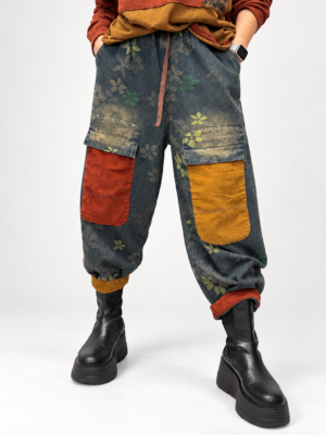 - Spodnie patchwork jeans i sztruks damskie - Spodnie damskie z kontrastowymi kieszeniami - Luźne spodnie patchwork damskie - Spodnie jeansowe ze sztruksowymi elementami - Spodnie z kwiatowym wzorem Butik Madzia Fashion
