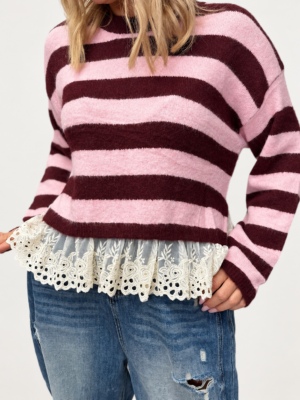 Sweterek damski w paski z koronką Sweter z koronkowym wykończeniem damski Sweterek w paski rozmiar uniwersalny Damski sweter z koronką i wycięciami Sweterek z koronką Butik Madzia Fashion