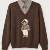 Bluza damska z misiem i kołnierzykiem Czekoladowa bluza sweterkowa z aplikacją misia Bluza z koszulowym kołnierzykiem w kratkę Bluza damska Miś rozmiar uniwersalny Bluza sweterkowa damska w kolorze czekoladowym Bluza z misiem do 120 cm w biuście