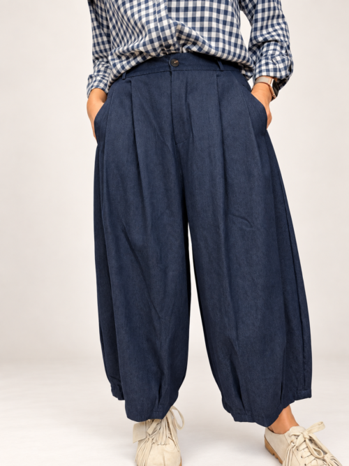 Spodnie jeansowe BURRO beczułka Jeansy damskie BURRO szeroka nogawka Spodnie denim BURRO z zaszewkami Jeansowe spodnie damskie typu beczułka Szerokie spodnie jeansowe BURRO Spodnie BURRO fason simbady beczułka