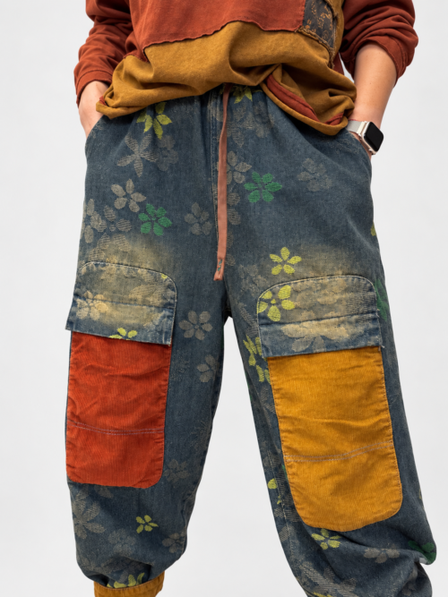 - Spodnie patchwork jeans i sztruks damskie - Spodnie damskie z kontrastowymi kieszeniami - Luźne spodnie patchwork damskie - Spodnie jeansowe ze sztruksowymi elementami - Spodnie z kwiatowym wzorem Butik Madzia Fashion