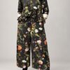 spodnie kwiatowe WENDY TRENDY spodnie damskie w kwiaty bawełniane spodnie damskie WENDY TRENDY szerokie spodnie damskie w kwiatowy print czarne spodnie damskie w kolorowe kwiaty spodnie WENDY TRENDY 100% bawełna