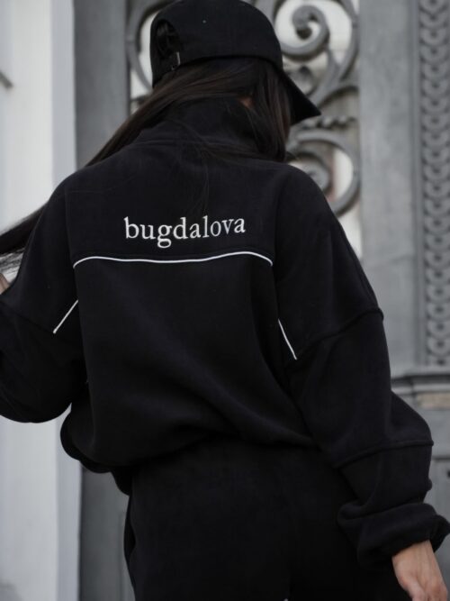 bluza BUGDALOVA BY MIA damska bluza BY MIA z haftem bluza sportowa premium z zamkiem bluza ze stójką BUGDALOVA damska bluza z kontrastową lamówką bluza BY MIA polski producent sportowa bluza damska na co dzień bluza BUGDALOVA z haftem na plecach