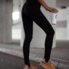 legginsy z wysokim stanem i stopką damskie legginsy ze stopką legginsy modelujące sylwetkę elastyczne legginsy damskie Made in Poland legginsy do marynarki i mokasynów gładkie legginsy damskie z wysokim stanem legginsy damskie do codziennych stylizacji wygodne legginsy z dopasowanym krojem