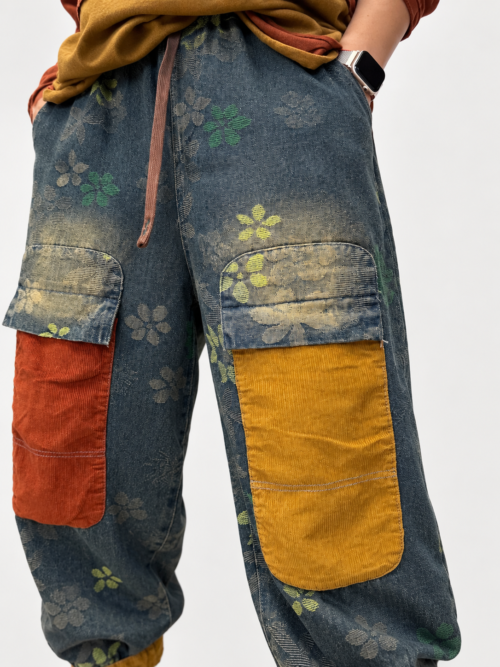 - Spodnie patchwork jeans i sztruks damskie - Spodnie damskie z kontrastowymi kieszeniami - Luźne spodnie patchwork damskie - Spodnie jeansowe ze sztruksowymi elementami - Spodnie z kwiatowym wzorem Butik Madzia Fashion