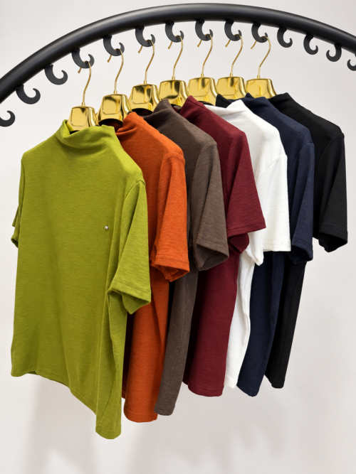 Półgolf JOY damski Bawełniany półgolf damski JOY Półgolf damski z krótkim rękawem Półgolf JOY z delikatną logówką Półgolf damski Butik Madzia Fashion