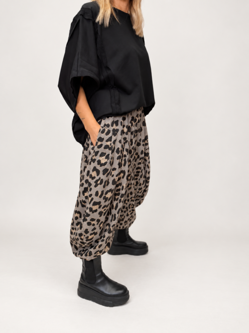spodnie Simbady Panterka damskie szerokie spodnie damskie w panterkę spodnie panterka z gumką w pasie bawełniane spodnie Simbady luźne spodnie damskie animal print spodnie panterka Butik Madzia Fashion