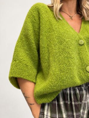 - sweter moherowy damski na guziki - zielony sweter z moherem damski - puszysty sweter damski oversize - sweter moherowy z dekoltem V - damski sweter na guziki luźny fason - sweter z moherem Butik Madzia Fashion