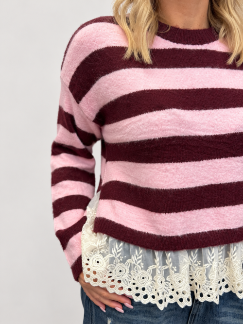 Sweterek damski w paski z koronką Sweter z koronkowym wykończeniem damski Sweterek w paski rozmiar uniwersalny Damski sweter z koronką i wycięciami Sweterek z koronką Butik Madzia Fashion