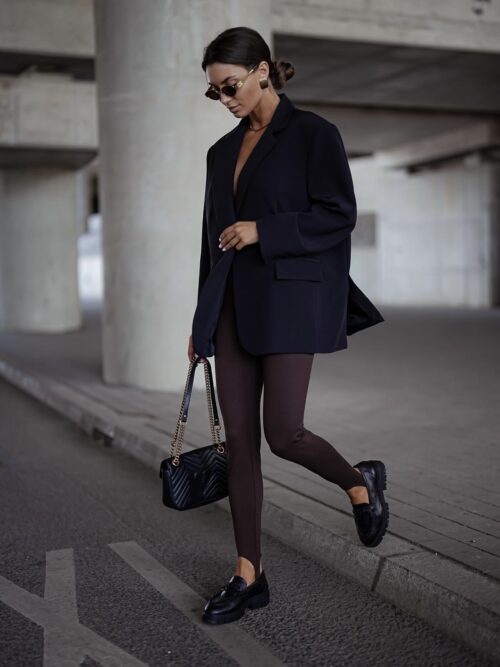 legginsy z wysokim stanem i stopką damskie legginsy ze stopką legginsy modelujące sylwetkę elastyczne legginsy damskie Made in Poland legginsy do marynarki i mokasynów gładkie legginsy damskie z wysokim stanem legginsy damskie do codziennych stylizacji wygodne legginsy z dopasowanym krojem