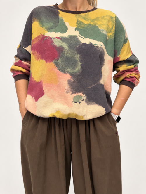Bluza bawełniana damska z kolorowym wzorem Kolorowa bluza damska z czekoladową lamówką Bluza bawełniana oversize w artystyczny wzór Bluza damska z bawełny pętelkowej Modowa bluza damska w jesiennych kolorach Bluza Art Color Butik Madzia Fashion