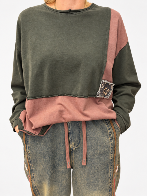 Bluza JOY Patchwork bawełniana Bawełniana bluza damska JOY Bluza damska z bawełny pętelkowej Bluza JOY w luźnym fasonie Patchworkowa bluza damska JOY Bluza damska z dekoracyjną aplikacją Bawełniana bluza oversize JOY