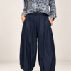 Spodnie jeansowe BURRO beczułka Jeansy damskie BURRO szeroka nogawka Spodnie denim BURRO z zaszewkami Jeansowe spodnie damskie typu beczułka Szerokie spodnie jeansowe BURRO Spodnie BURRO fason simbady beczułka