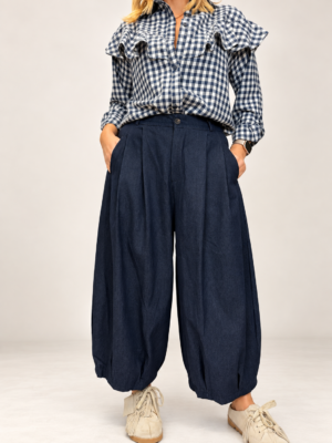 Spodnie jeansowe BURRO beczułka Jeansy damskie BURRO szeroka nogawka Spodnie denim BURRO z zaszewkami Jeansowe spodnie damskie typu beczułka Szerokie spodnie jeansowe BURRO Spodnie BURRO fason simbady beczułka