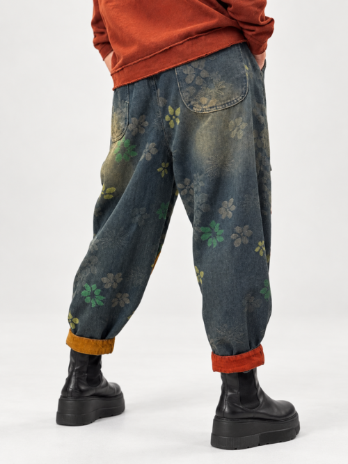 - Spodnie patchwork jeans i sztruks damskie - Spodnie damskie z kontrastowymi kieszeniami - Luźne spodnie patchwork damskie - Spodnie jeansowe ze sztruksowymi elementami - Spodnie z kwiatowym wzorem Butik Madzia Fashion