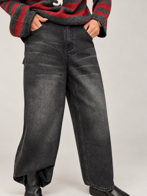 Czarne jeansy z szeroką nogawką damskie Czarne jeansy damskie wide leg Jeansy damskie z wysokim stanem czarne Szerokie czarne jeansy damskie Czarne jeansy damskie sprane Luźne jeansy damskie z szeroką nogawką Czarne spodnie jeansowe damskie szeroki fason Jeansy wide leg damskie czarne Czarne jeansy do jesiennych stylizacji Damskie jeansy z szeroką nogawką