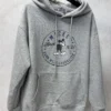 bluza bawełniana z kapturem Mickey granatowa bluza z kapturem i nadrukiem szara bluza z kapturem i kieszenią damska bluza bawełniana oversize bluza z kapturem w stylu vintage wygodna bluza damska na co dzień bluza z kieszenią kangurką stylizacja z bluzą i jasnymi spodniami