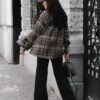 IMG_7861 koszula flanelowa BLINK LaBalancia koszula damska w kratę polski producent koszula flanelowa damska oversize koszula BLINK w kratę LaBalancia bawełniana koszula damska w kratę koszula flanelowa do codziennych stylizacji damska koszula w kratę z kołnierzykiem koszula flanelowa na top lub T-shirt