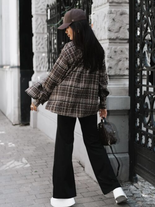 IMG_7861 koszula flanelowa BLINK LaBalancia koszula damska w kratę polski producent koszula flanelowa damska oversize koszula BLINK w kratę LaBalancia bawełniana koszula damska w kratę koszula flanelowa do codziennych stylizacji damska koszula w kratę z kołnierzykiem koszula flanelowa na top lub T-shirt