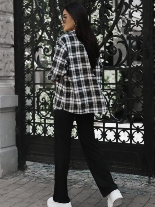 IMG_7866 koszula flanelowa BLINK LaBalancia koszula damska w kratę polski producent koszula flanelowa damska oversize koszula BLINK w kratę LaBalancia bawełniana koszula damska w kratę koszula flanelowa do codziennych stylizacji damska koszula w kratę z kołnierzykiem koszula flanelowa na top lub T-shirt
