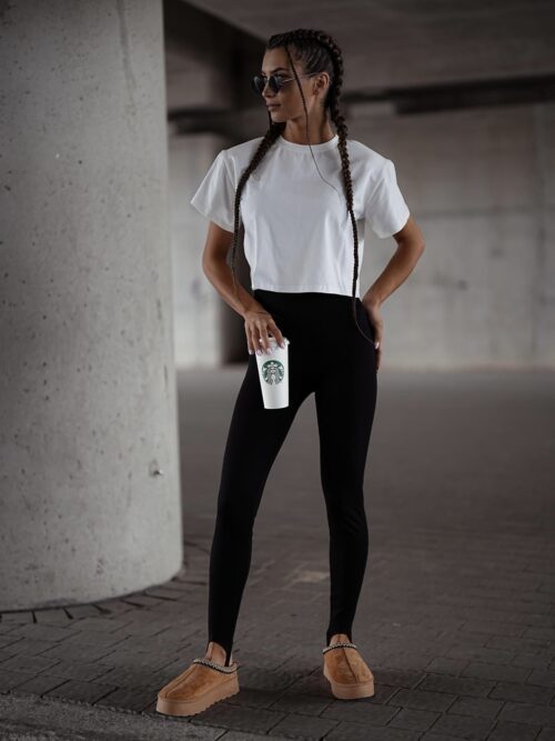legginsy z wysokim stanem i stopką damskie legginsy ze stopką legginsy modelujące sylwetkę elastyczne legginsy damskie Made in Poland legginsy do marynarki i mokasynów gładkie legginsy damskie z wysokim stanem legginsy damskie do codziennych stylizacji wygodne legginsy z dopasowanym krojem