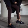 legginsy z wysokim stanem i stopką damskie legginsy ze stopką legginsy modelujące sylwetkę elastyczne legginsy damskie Made in Poland legginsy do marynarki i mokasynów gładkie legginsy damskie z wysokim stanem legginsy damskie do codziennych stylizacji wygodne legginsy z dopasowanym krojem