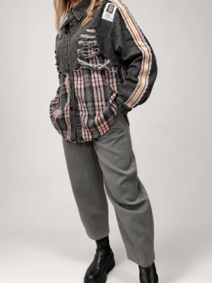 Koszula Denim Duo damska z kratą Koszula jeansowa z bawełnianą kratą Koszula damska z przecieranym denimem Koszula patchworkowa denim i krata Koszula Denim Duo rozmiar uniwersalny Koszula damska z postrzępionymi detalami Koszula jeansowa z kontrastową kratą