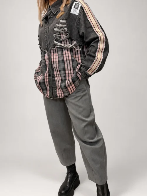 Koszula Denim Duo damska z kratą Koszula jeansowa z bawełnianą kratą Koszula damska z przecieranym denimem Koszula patchworkowa denim i krata Koszula Denim Duo rozmiar uniwersalny Koszula damska z postrzępionymi detalami Koszula jeansowa z kontrastową kratą