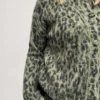 Sweter Panterka zapinany na guziki